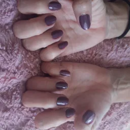 Manicure no conforto  da sua casa